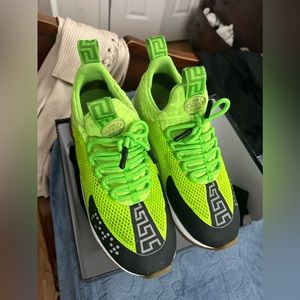 Versace chain reaction